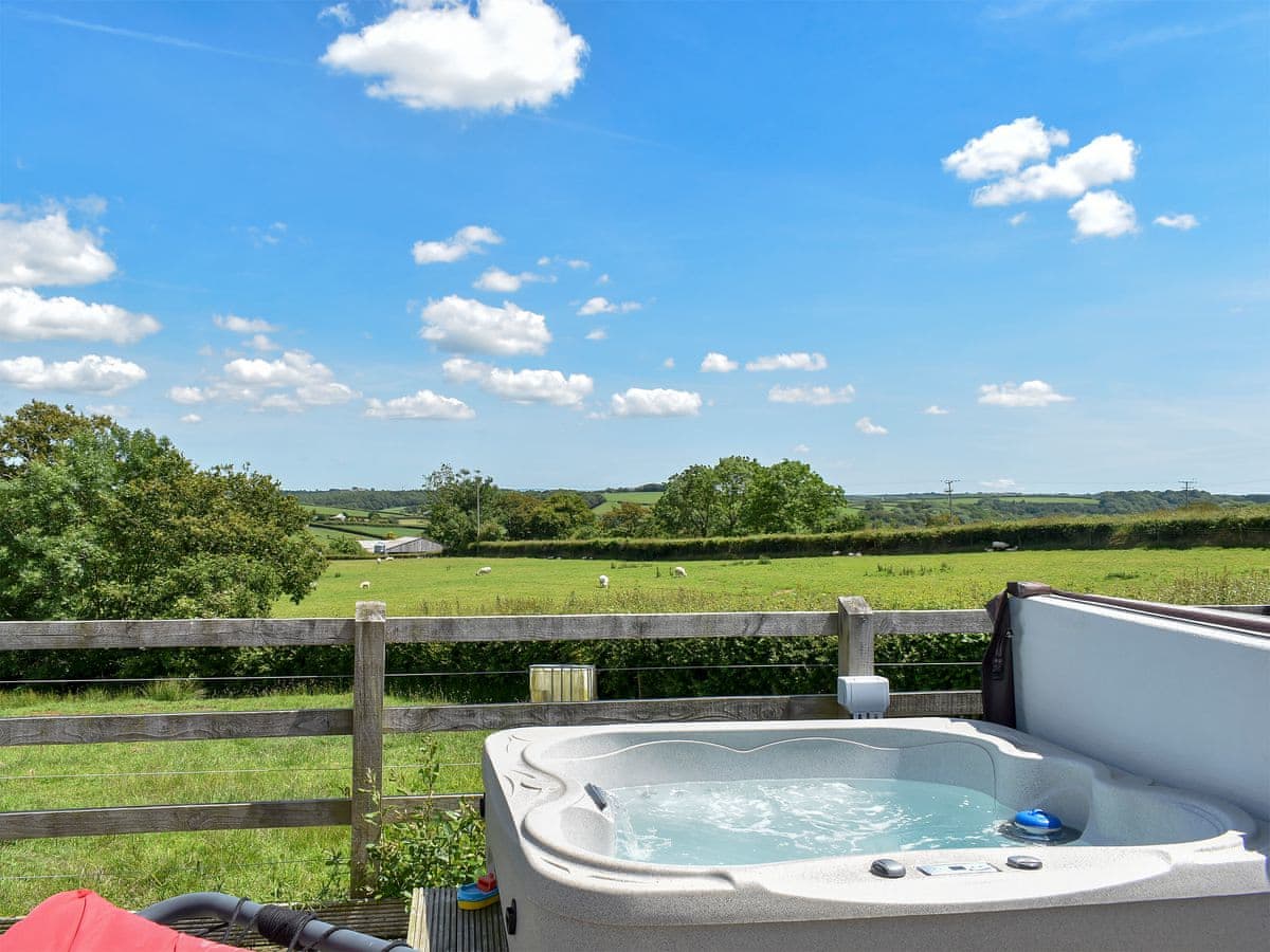 Well Farm Holiday Cottages - Rivendell Glamping Pod — stay in Launceston